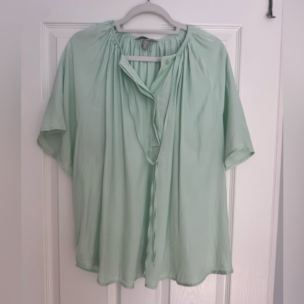 H&M Light Mint Short Sleeve Blouse size L, Feminine, coquettish, beautiful!